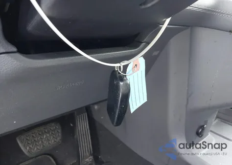 2021 Toyota Sienna Le z USA, uszkodzony, nr VIN 5TDKRKEC1MS060255